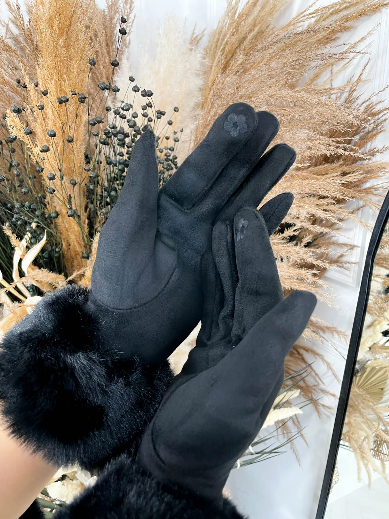 Ava Gloves -Black - Image 2