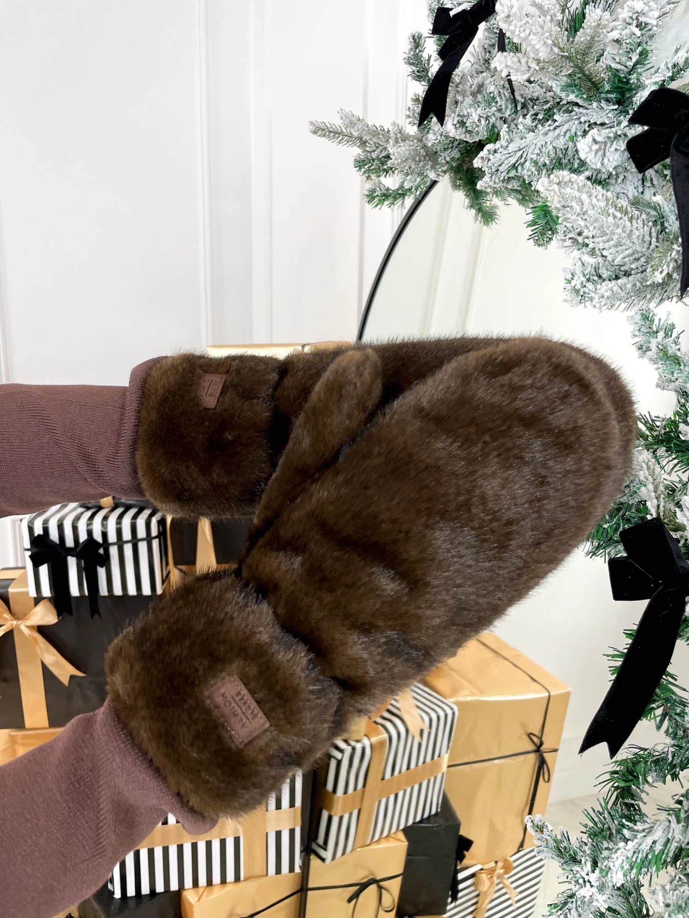 Freya Mitts - Chocolate