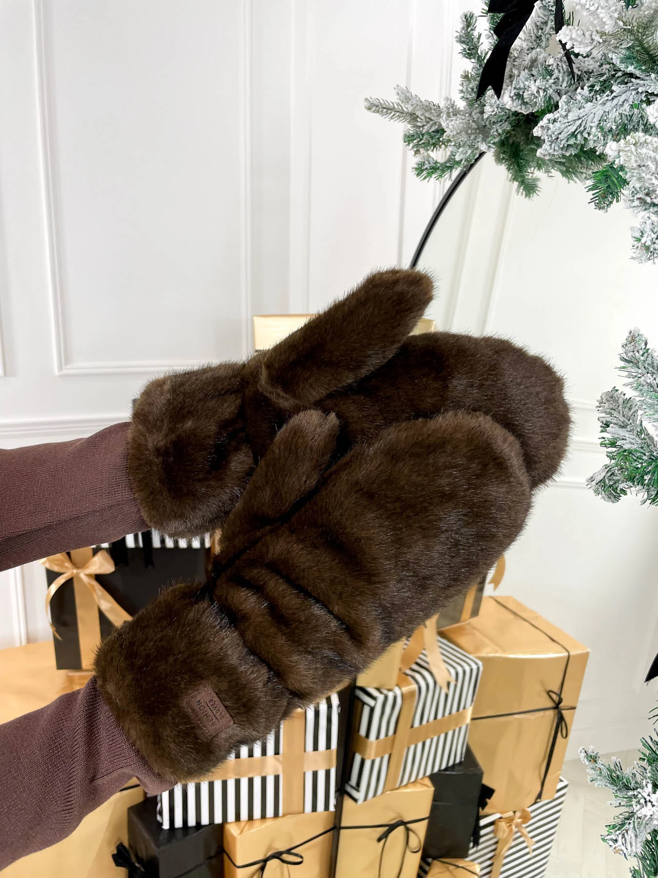 Freya Mitts - Chocolate - Image 3