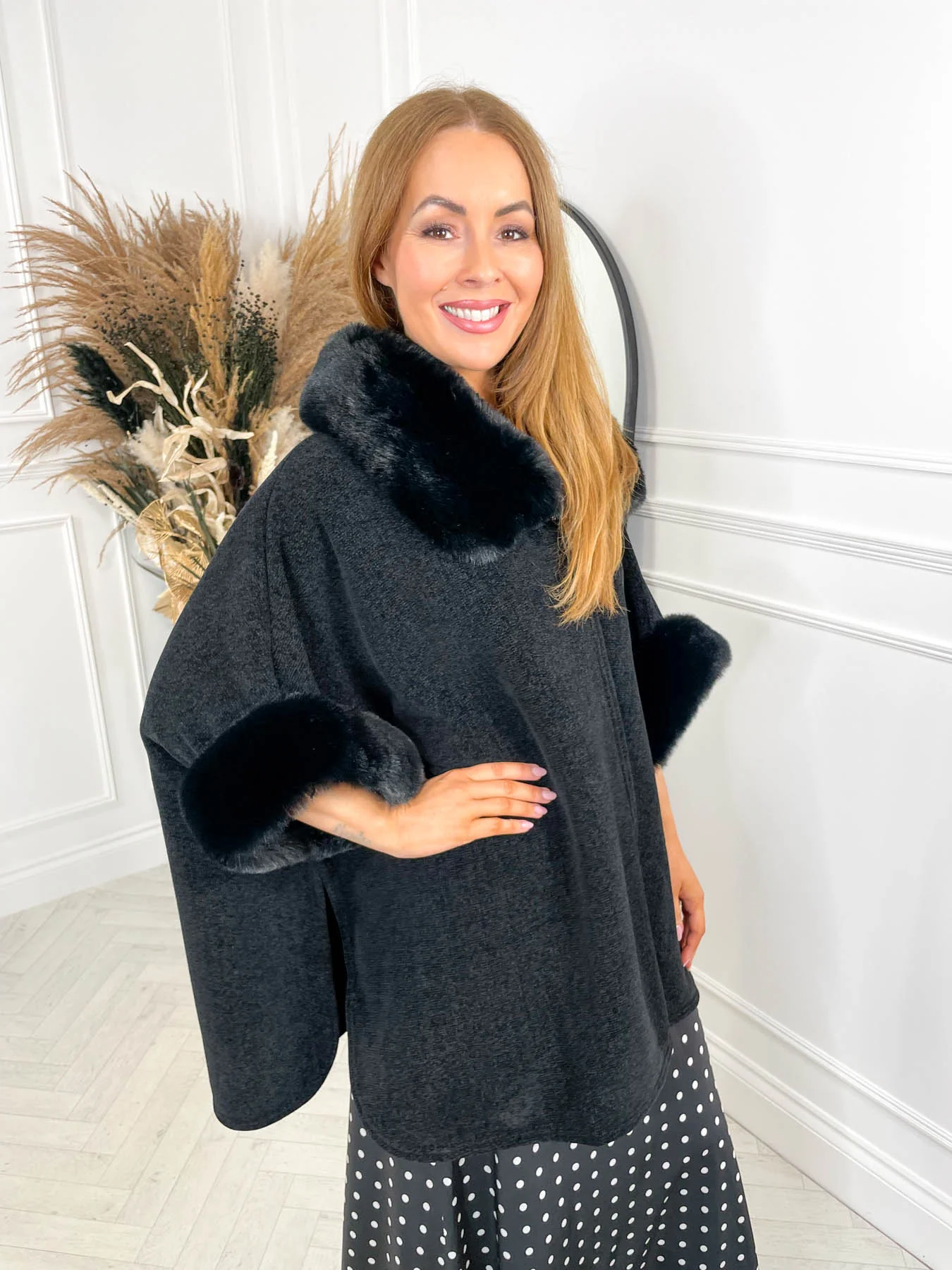 Savanna Cape - Black - Image 6